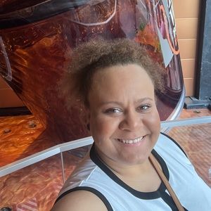 Meet your Posher, Alexia